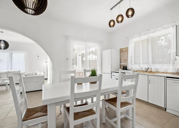 Thalassines Ayía Nápa